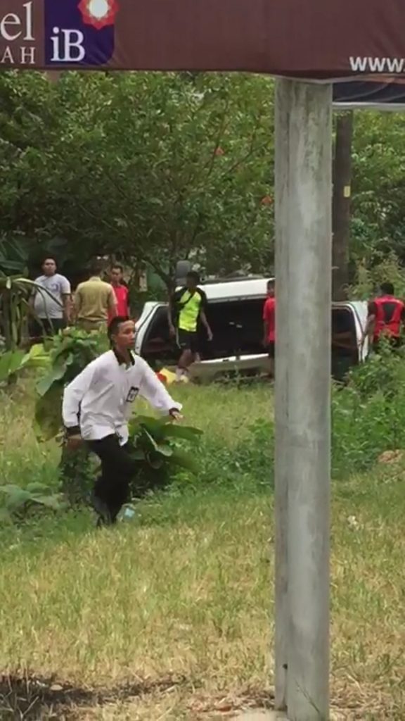 Proses Evakuasi Pertolongan Mobil Yang Ditumpangi Guru Danau