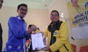 H Saidi Mansyur ( HSM) Daftar ke Golkar Cabup Banjar