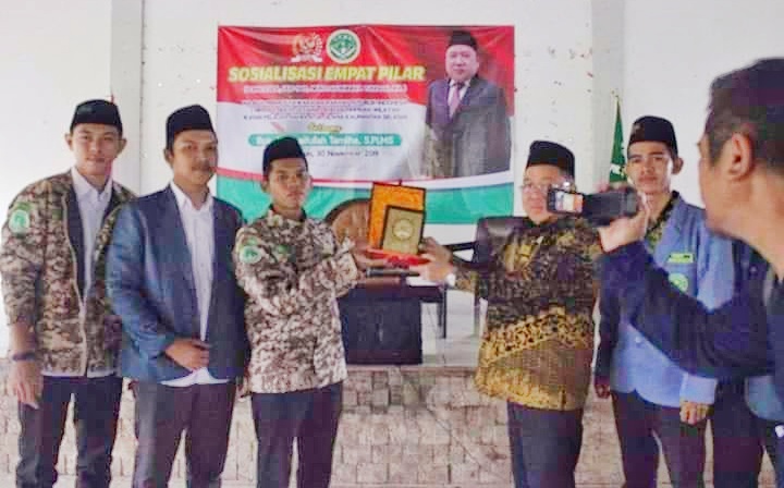 PW IPNU Kalsel bersama Anggota DPR RI Syaifullah Tamliha