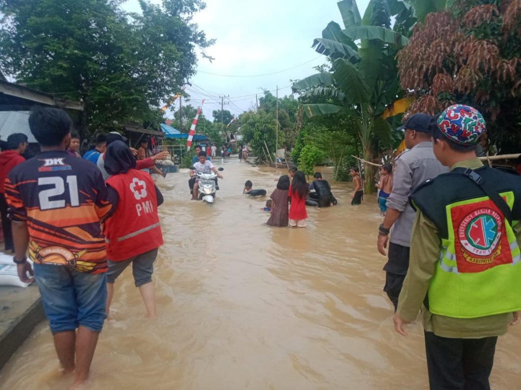 PMI Banjar Bantu Korban Banjir