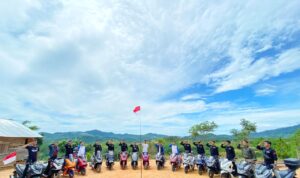 HPCI Kibarkan Bendera Merah Putih Di Gunung Mawar