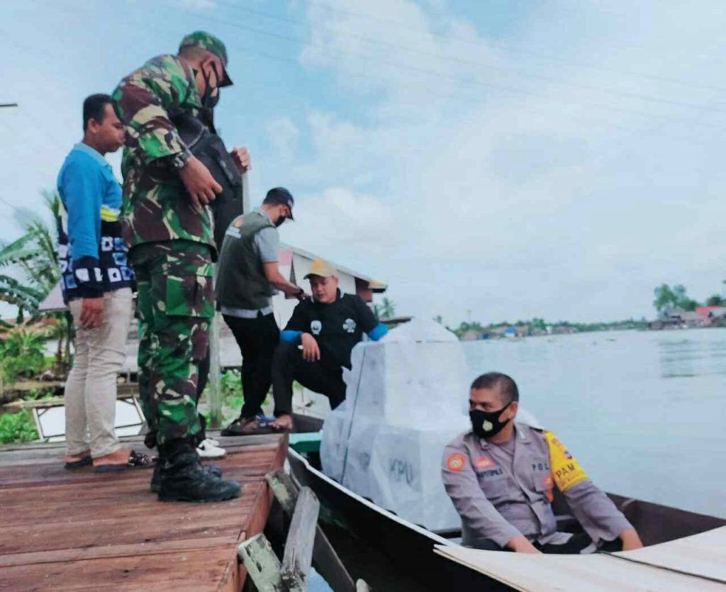 Pengawalan Distribusi Surat Suara Jalur Sungai Di Kecamatan Sungai Tabuk