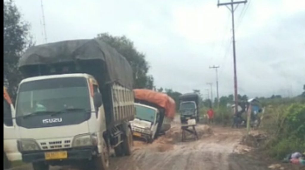 Jalan Alternatif Melewati Kecamatan Cintapuri Darussalam