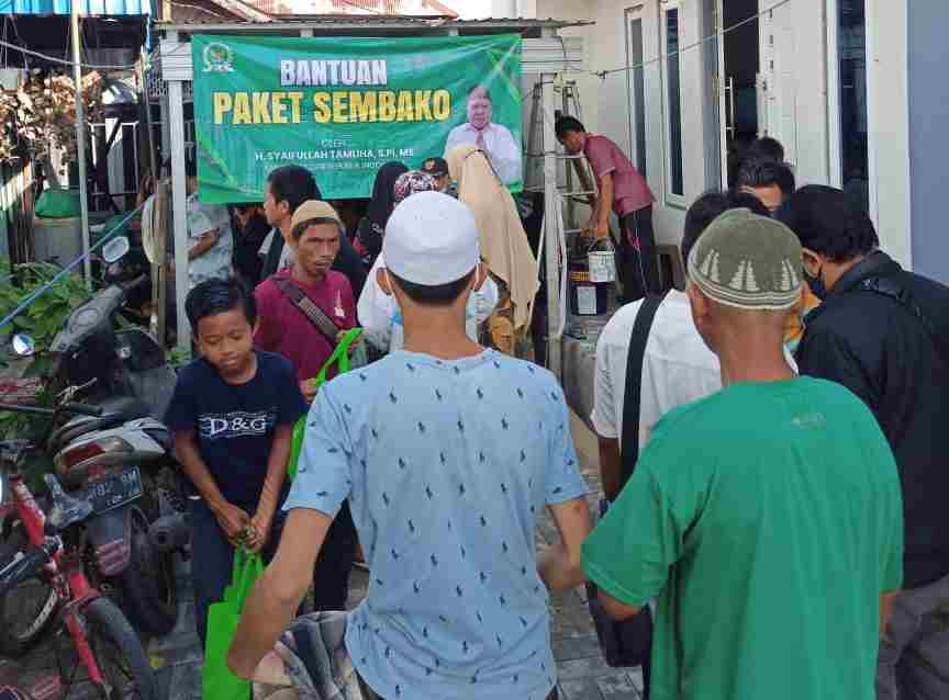 Anggota DPR dan MPR RI Syaifullah Tamliha Bagikan Paket Sembako Ramadan