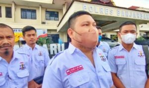 Ketua LBH HAMI DPD Kalsel Jefry Hakim bersama anggota saat Sambangi Polresta Banjarbaru.