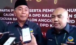 Ketua DPW Partai Nasdem Kalsel H Mansyur (Kiri), Sekretaris DPW Partai Nasdem Kalsel Akhmad Rozanie Himawan Nugraha (Kanan).