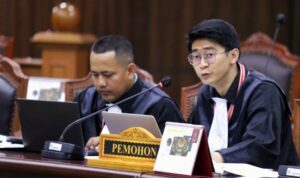 Muhamad Raziv Barokah saat bersidang di MK (Foto Dok Istimewa).