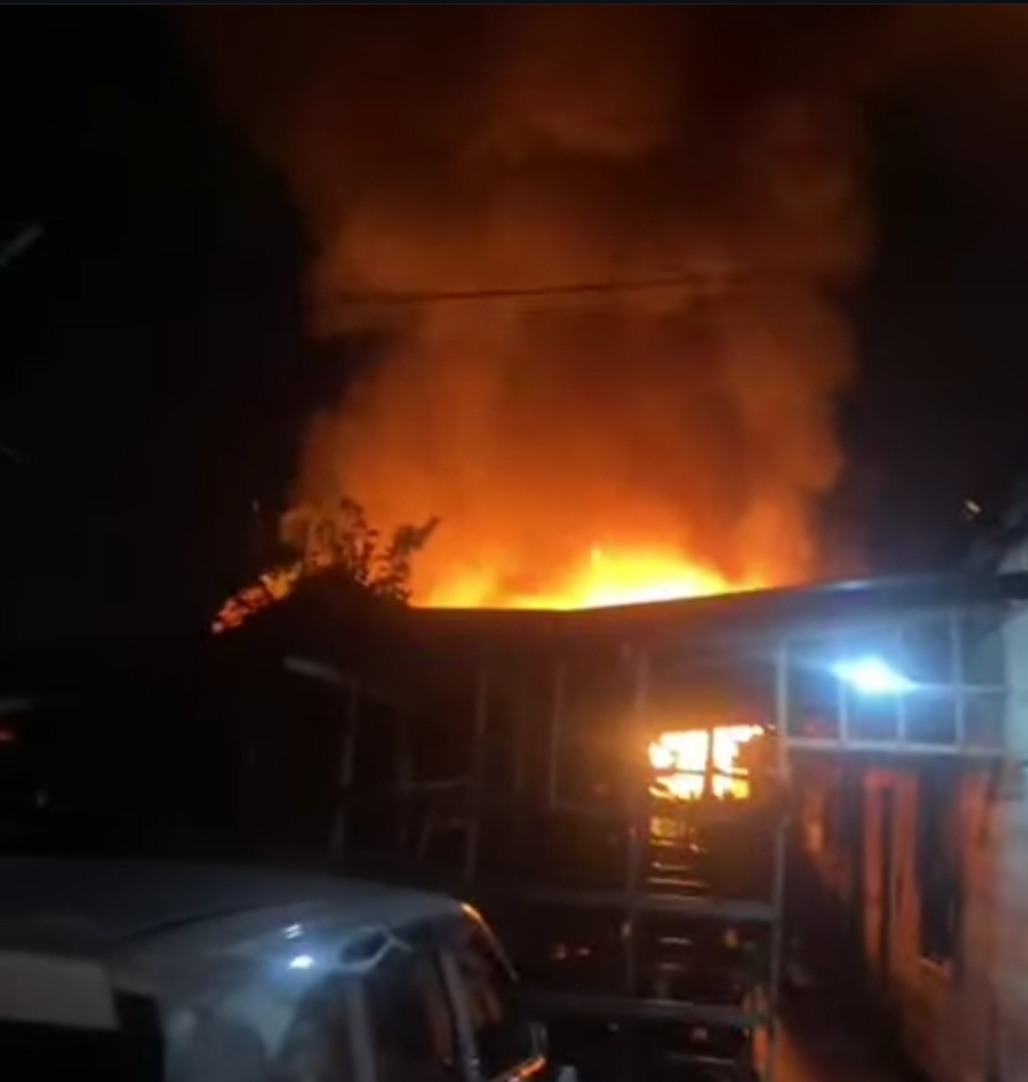 Suasana Lebaran di Banua Anyar Banjarmasin Dikejutkan dengan Amukan Api