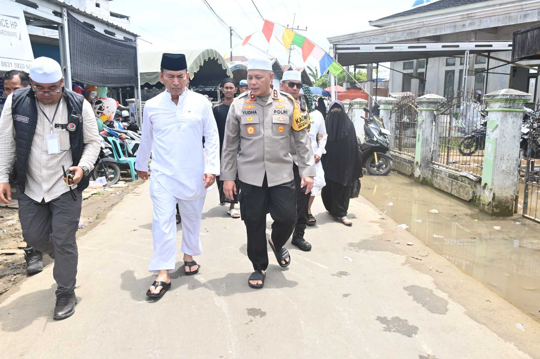 Kapolda Kalsel Hadiri dan Pimpin Langsung Pengamanan Puncak Haul ke- 219 Syekh Muhammad Arsyad Al-Banjari
