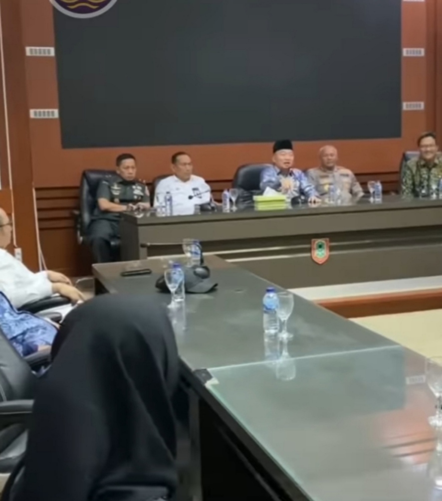 Penunjukan Dua Putri Gubernur Kalsel jadi Sorotan , Ini Tanggapan Muhidin