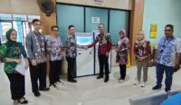 RSUD Ratu Zalecha Perkuat Digitalisasi Layanan, Bank Kalsel Serahkan Dua Anjungan Pasien Mandiri