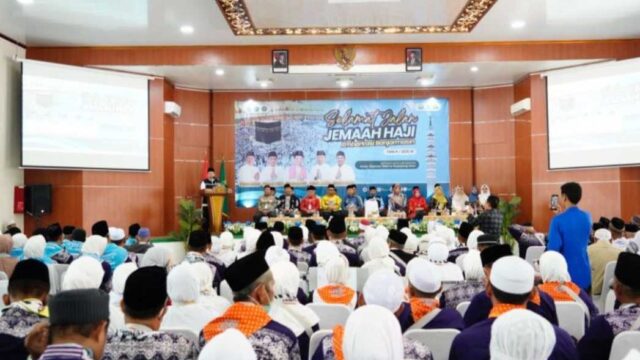Tangis Haru Iringi Keberangkatan Kloter Pertama Jemaah Haji Kalteng dari Embarkasi Banjarmasin