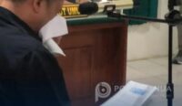 Menteri UMKM Menangis di Sidang Toko Mama Khas Banjar: “Bina, Bukan Penjara!”