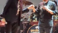 Zakia Menggema: Rhoma Irama dan God Bless Satukan Rock-Dangdut