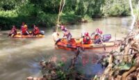 Operator Ekskavator Hilang Terseret Arus saat Evakuasi Alat Berat di Sungai Stagen