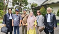 Mama Khas Banjar Dituntut Bebas Dari Segala Hukuman