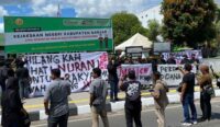Dukung Kakek Kahpi, Aliansi Mahasiswa Bersama Rakyat Kalsel Minta Jaksa Pakai Hati Nurani