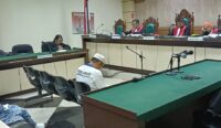 Ramadhani dan Tarwiyah akhirnya mendengarkan vonis majelis hakim atas perkara korupsi yang menjeratnya (Foto istimewa)