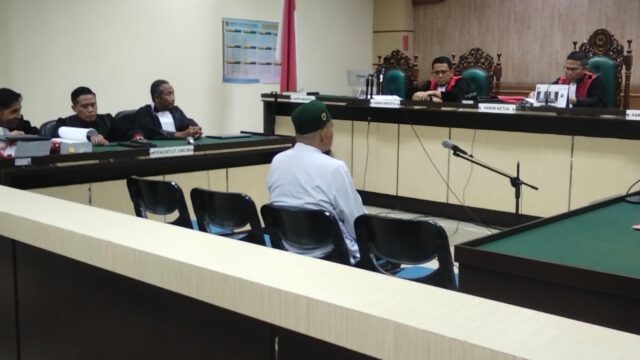 Majelis hakim yang diketuai Irfannoor Hakim SH MH saat membacakan putusan sela atas eksepsi yang diajukan para terdakwa dugaan korupsi BRI Kuin Alalak (Foto Filarianti)