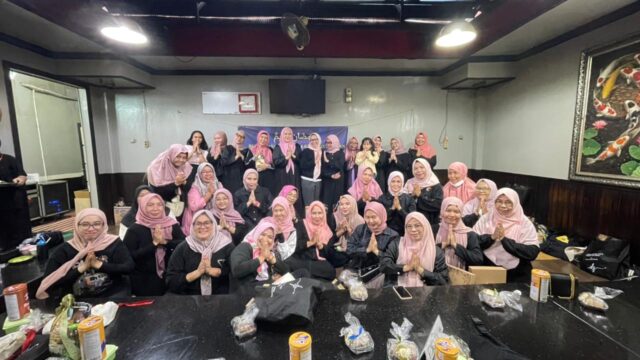 Foto bersama pengurus dan anggota Forum Jurnalis Perempuan Indonesia Kalimantan Selatan usai rangkaian kegiatan FJPI Kalsel Berbagi Ramadan 1447 Hijriah yang diisi dengan pembagian takjil, penyaluran paket Lebaran, khataman Al-Qur’an, dan buka puasa bersama di Banjarmasin (Istimewa)