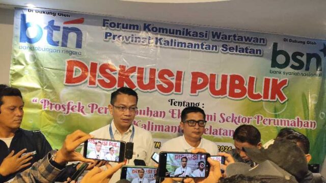 Kepala Cabang BTN Banjarmasin Bona Pasogit Rumapea saat diwawancarai awak media usai Diskusi Publik “Prospek Pertumbuhan Ekonomi Sektor Perumahan di Kalsel” di Harper Hotel Banjarmasin, Jumat (24/4/2026). (foto:Merry)