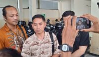 Penasihat hukum terdakwa Ali Murtadho SH MH saat memberikan keterangan kepada sejumlah wartawan usai membacakan pledoi (Foto: ist)