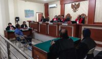Ketua RT 37 Jalan Jahri Saleh, Kelurahan Surgi Mufti, Banjarmasin Utara, M. Fajar saat menjadi saksi perkara penganiayaan dengan terdakwa Wahyu Suhendro (Foto Merry)